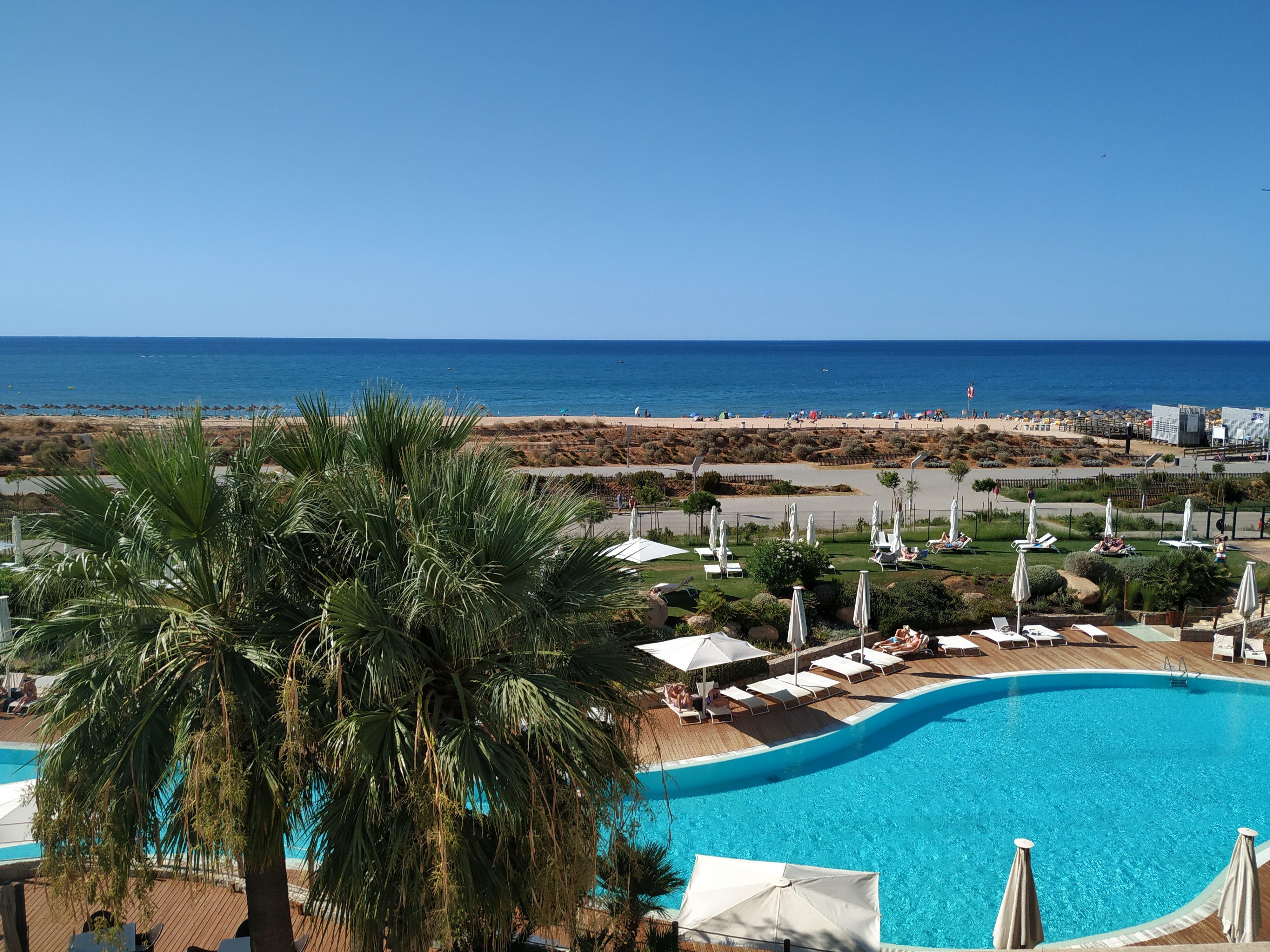 Crowne Plaza Vilamoura - Algarve By Ihg Luaran gambar View of the beach from the hotel
