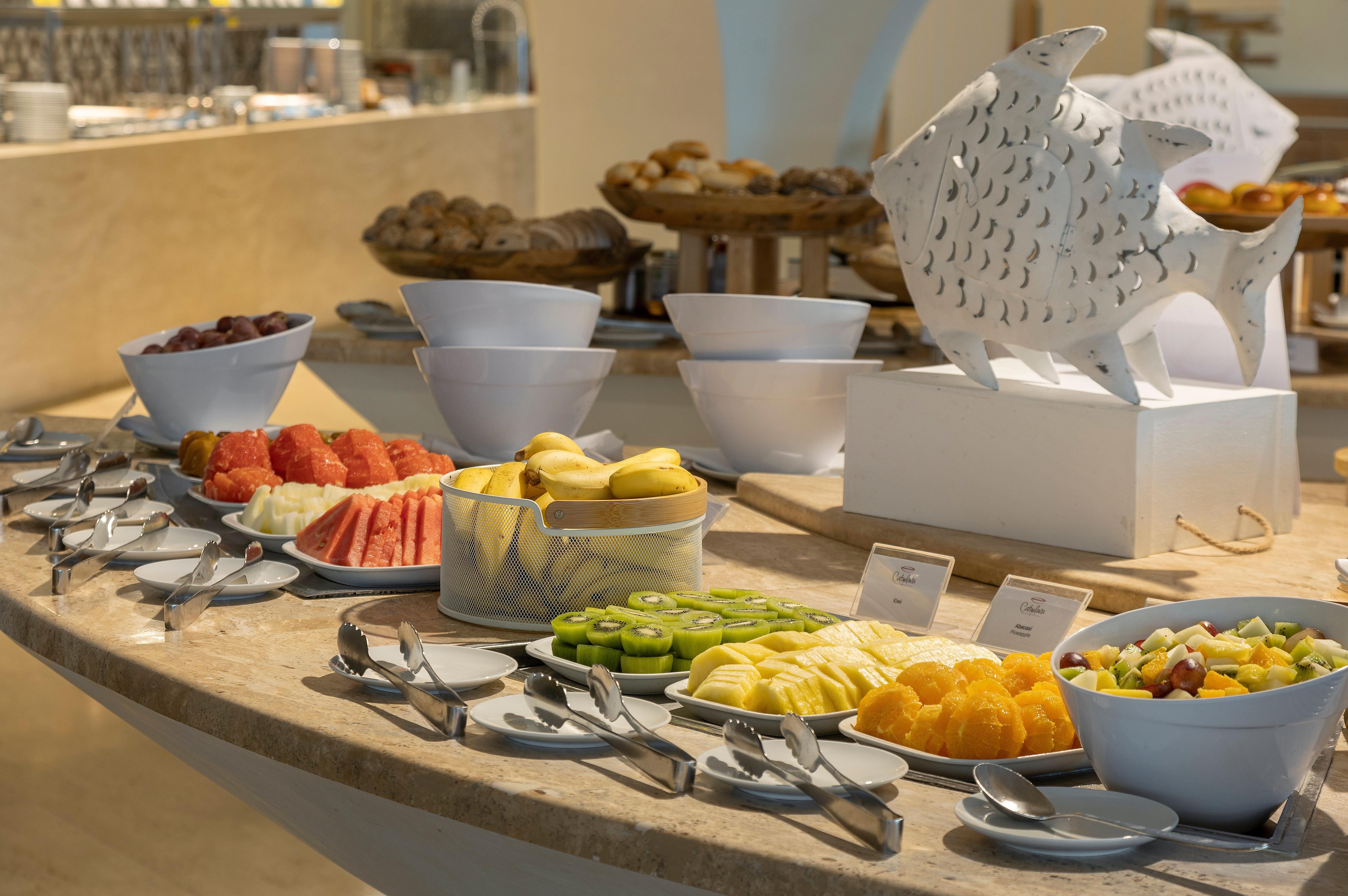 Crowne Plaza Vilamoura - Algarve By Ihg Luaran gambar A fruit salad buffet